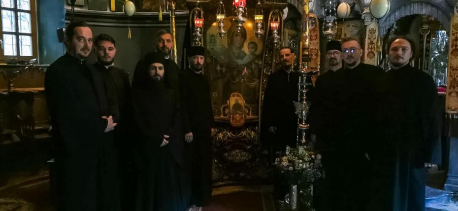 Grupul psaltic „Melos Paisian”, prezent la hramul chiliei „Sfinții Arhangheli Mihail și Gavriil” de la Schitul Lacu și la Festivalul de Muzică Veche din București Grupul psaltic „Melos Paisian”, prezent la hramul chiliei „Sfinții Arhangheli Mihail și Gavriil” de la Schitul Lacu și la Festivalul de Muzică Veche din București