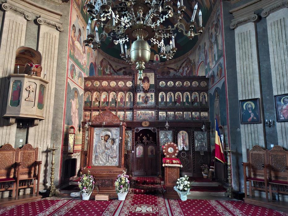 Biserica „Adormirea Maicii Domnului” Ruginoasa - interior